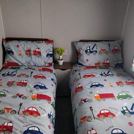 Black Rock Sands Caravan Sleeps 8 Hotel Porthmadog Exterior foto