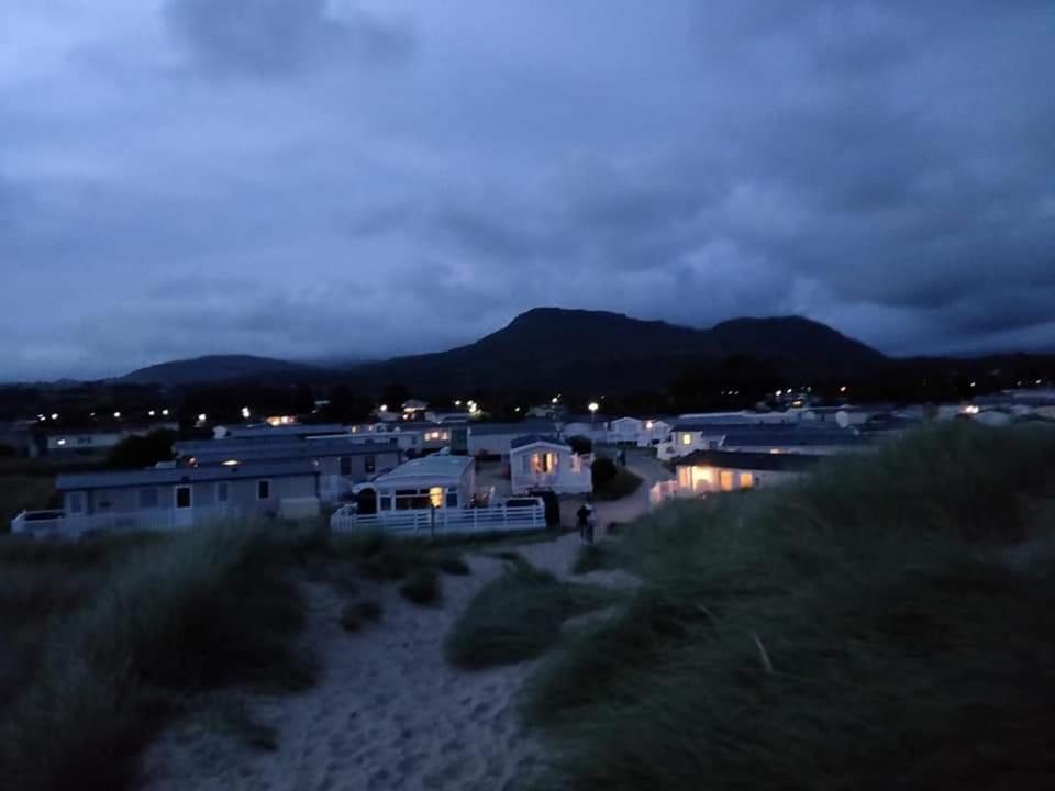 Black Rock Sands Caravan Sleeps 8 Hotel Porthmadog Exterior foto